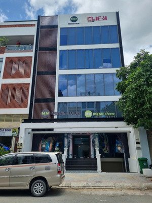 tòa nhà mới đẹp 10m x 20m hầm trệt 5 lầu có thang máy, pccc ngay trần lựu