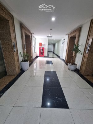 chính chủ bán căn 2 ngủ 65m2 tầng cao chung cư homeland thượng thanh giá 4 tỷ: lh 