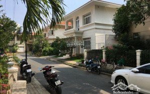 cần bán gấp biệt thự phú gia, phú mỹ hưng, q7 dt 317m², bán 82.5 tỷ. cam kết giá thật không ảo.