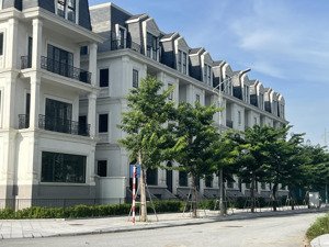 bán nhanh liền kề mặt ngoài, xây 4 nổi 1 hầm. căn đẹp. giá chỉ hơn 200tr/m2