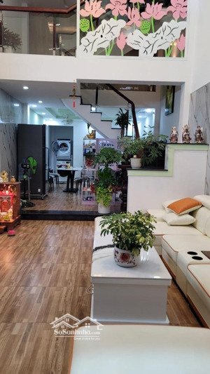 nhà đường gò cát xây 3tầng - 3pn - 5tỷ xíu phường phú hữu quận 9