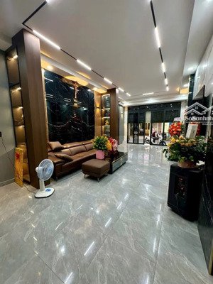 nhà đẹp - đủ nội thất. bán nhà lạc long quân 3 tầng, 2 pn, 3 wc giá 8.95 tỷ