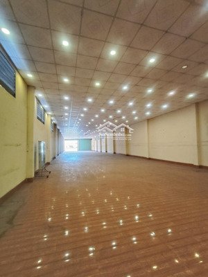 bán showroom mặt tiền quốc lộ 1a, khu phố 3, bến lức, 891 m2 thổ giá 18 tỷ
