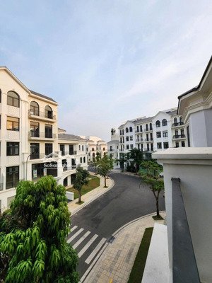 hàng ngộp bán nhà phố tại vinhomes quận 9 , 22,7 tỷ, 137 m2, giá tốt, view đẹp
