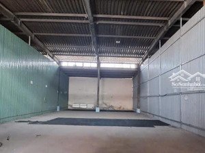 thuê kho kdc , dt 150m² có tường xây kiên cố đẹp - chuẩn.
