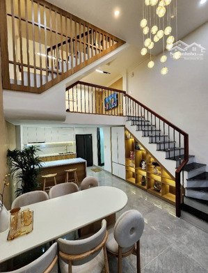 lô góc bạch mai- vuông vắn - vị trí trung tâm - gần các trường đh lớn - nội thất 5 sao.