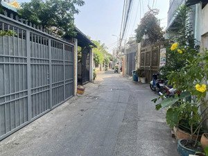 bán nhà đường số 6 (cách mt đường đồng văn cống 150m). dt: 4,5 x25m (2 tầng). giá: 8,2 tỷ