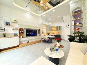 sang tên gấp nhà 1,8 tỷ ở đ.nguyễn du,p. dĩ an,bình dương có dòng tiền ổn định gần vincom dĩ an.