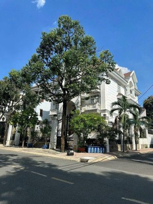 bán biệt thự khu vip 193 nam kỳ khởi nghĩa quận 3 - (15x18m) sân vườn kết cấu 3 lầu- 268m2- 66 tỷ