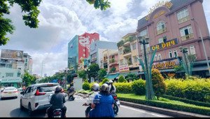 siêu biệt thự mt hoa phan xích long p7 phú nhuận . 4 tầng . 8 .2x 16 giá 35ty9 hdt 50tr