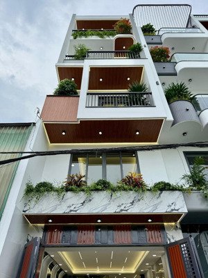 nhà 76m2. xây 4 lầu. hẻm nhựa thông. gần công viên 150ha