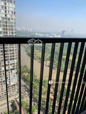 cần bán căn 68m2 full đồ view siêu đỉnh toà onsen đẹp nhất ecopark giá rẻ 4,8 tỷ bao phí.