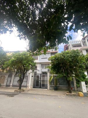 bán biệt thự mini ngang khủng 11m chỉ 40 tỷ có dòng tiền 60tr/tháng thành thái quận 10