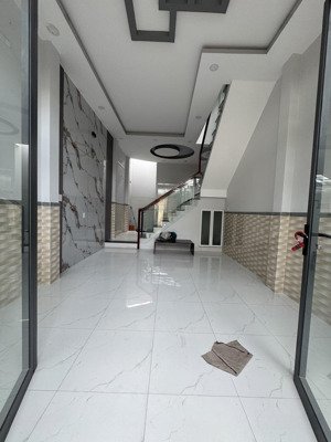 bán nhà mới 2 tầng- hẻm xe hơi ngủ trong nhà- 82,5m2( 4,5x19)- chỉ : 5.9 tỷ-
sổ hoàn công 2pn-2wc-
