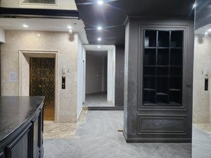 cho thuê nhà 3 tầng, mỗi tầng 75 m2, thang máy, thiết kế đẹp