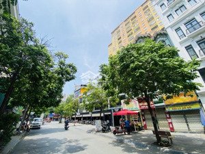 gấp! gấp! bán nhà mặt phố trương công giai- mặt tiền rộng 6m- kinh doanh đỉnh- vỉa hè đá bóng-100m