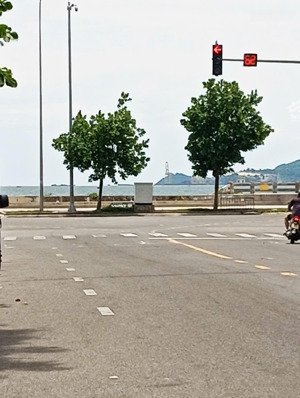 siêu hiếm nhà 2 tầng mặt tiền lý thái tông đà nẵng sát biển nguyễn tất thành, kinh doanh đỉnh .