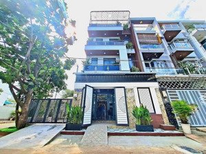 biệt thự góc vườn 2 mặt tiền đường 10m thị trấn nhà bè cách quận 7 2,5km giá 10tỷ500. lh 