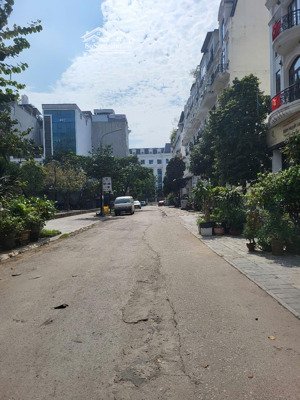 bán tòa liền kề tôn thất thuyết, cạnh phường cầu giấy, 198m2, mt 10m, lô góc hiếm đẹp nhất