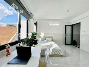 tòa căn hộ dịch vụ lê văn lương, 23 phòng, dt 1.4 tỷ, 20m ra ô tô, gần phố, 2 thoáng, 98m