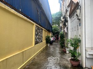 bán nhà c4 tại nguyễn chí thanh, 11 tỷ, 42 m2, đẹp, mặt tiền 3.3m