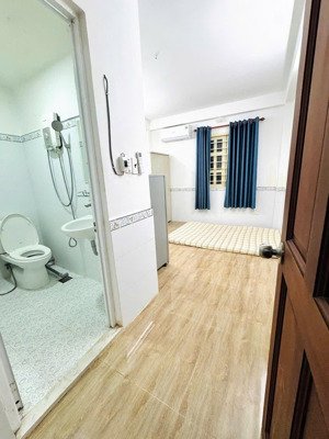 cho thuê căn hộ full nội thất gần đại học huflit có cửa sổ thoáng đãng phù hợp 1-2 bạn ở