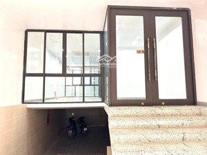 siêu phẩm tòa văn phòng 8 tầng nổi - 1 tầng hầm- cực hiếm ở quận cầu giấy - phân lô vip- thang máy