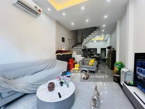 nhỉnh 15 tỷ, nhà đẹp cầu giấy, ô tô vào nhà, 60m2x5t, cách hồ tây 1 phút đi xe