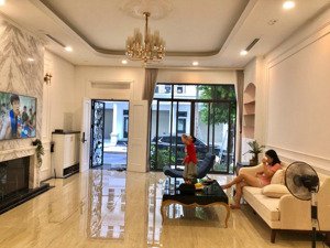 duy nhất: mạc đĩnh chi, đa kao quận 1. dt 10x10m~100m2, hđt 80tr chỉ 18.9 tỷ tl, 