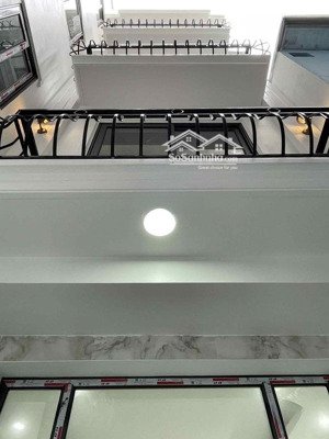 nhà mới 5 tầng - thang máy êm ru - ba gác vào tận cổng nhà - công năng đầy đủ - tiện ích xung quanh