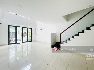 shophouse 4 tầng hoàn thiện nội thất cơ bản đẹp giá 30 triệu, phù hợp vừa ở và kinh doanh công ty