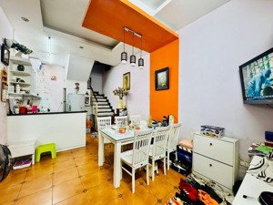 bán nhà tăng bạt hổ- hai bà trưng dt 83m- gồm 3 nhà 4 tầng- cách mặt phố 5m giá 23 tỷ