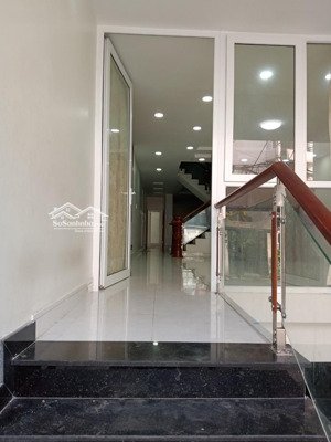 tòa nhà 28 phòng full nội thất ngay phổ quang hđ thuê 110tr gần sân bay, giá chỉ 28.5 tỷ