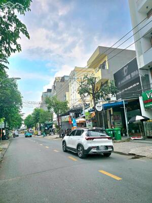 Nhà mặt tiền đường Làng tăng phú DT 100m kinh doanh tốt