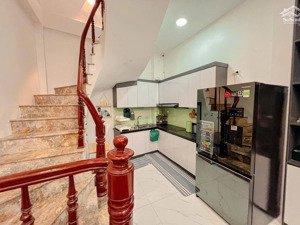 nhà đẹp ở ngay - 3 ngủ - full tiện ích - trung tâm hoàng mai -đày đủ tiện