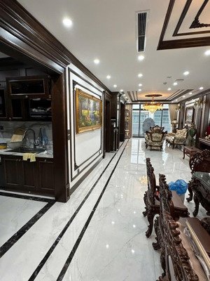vip! cho thuê căn hộ discovery complex 220m, full nội thất, tầng cao view cực phẩm, giá 2000 usd