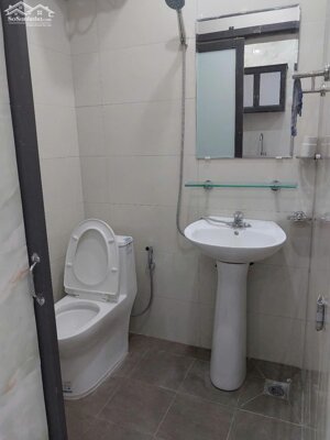 Cho thuê nhà nhỏ xinh , Mới tinh ở Cầu Đất , Ngô Quyền . Gia đình ít người ở ok