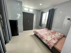 cho thuê phòng 5.5 tr , gần chợ bà chiểu, giáp quân 1 , tiện nghi đầy đủ