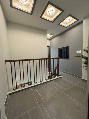 giá nhỉn 4 tỷ nhà mới vào ở ngay tại bà hom q6,3 tầng đẹp,cách vài căn ra hxh,di chuyển tiện lợi
