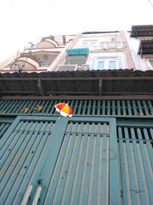 ngộp bank bán nhà thành mỹ 4 tầng 4pn + 3wc tân bình giáp quận 10 hơn 4 tỷ.