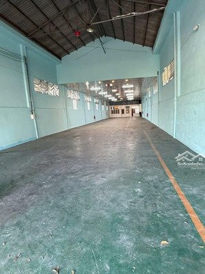 cho thuê kho tương bình hiệp , mặt tiền nguyễn chí thanh 9x51 m. 2 phòng 2wc , có gác