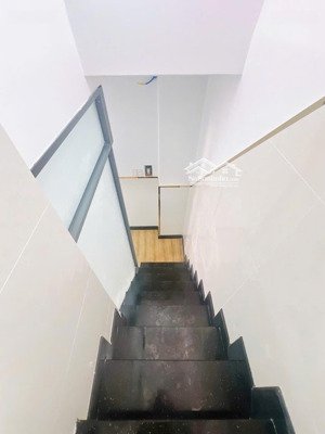 bán nhà mt đường kinh doanh khu quận tân phú