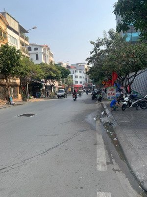 siêu hợp lý cho anh em đầu tư dòng tiền .nhà khu trung tâm triều khúc cách trường có vài trăm mét