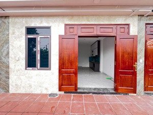 chị duyên gửi bán nhà hoàng liên cách phố 1 nhà, ô tô đỗ cổng