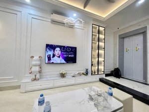 nhất vị nhị hướng -mặt ngõ to- 6 tầng thang máy-ôtô đỗ cửa -mặt tiền rộng-kinh doanh -hai bà trưng