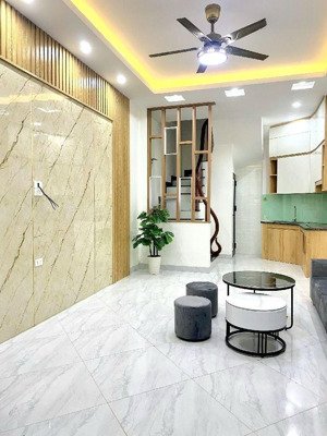 bán gấp nhà đẹp 2 thoáng 5 tầng tố hữu, full nội thất cao cấp. ô tô đỗ cửa. hàng xóm thân thiện