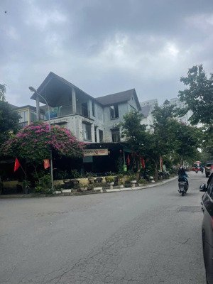 bán gấp căn biệt thự song lập 205m2 thành phố giao lưu, giá tốt, chủ nhà thiện chí