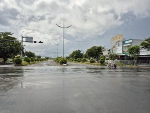 bán 2 nền nhà, đổ 2 tắm, đường 2 chiều, thắng ra chợ hồng ngự. tỉnh đồng tháp