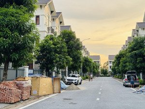 biệt thự vườn 135m2 chỉ hơn 60tr/m2 cả nhà cả gần hà nội kđt centa city từ sơn - đã có sổ