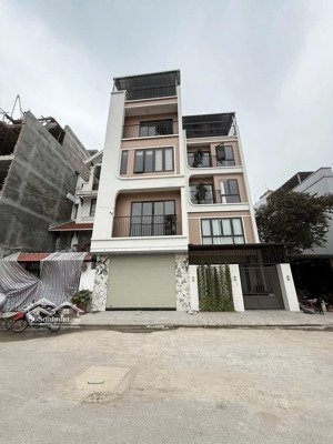 cho thuê nhà ngọc thụy long biên xây mới-thang máy( full đồ ô tô tránh -gần phố hồng tiến -ngọc lâm